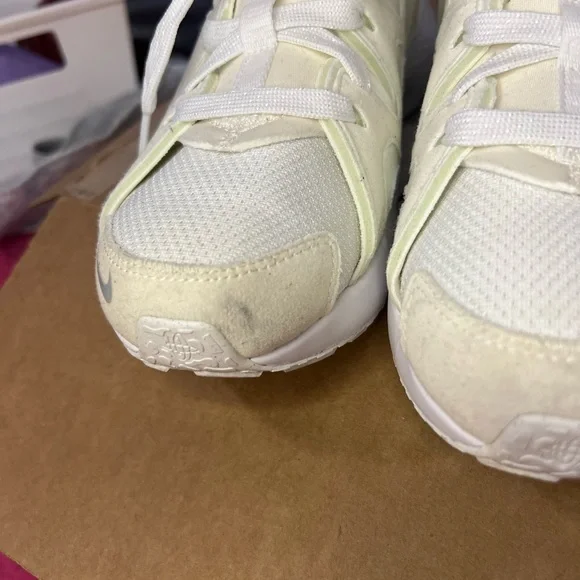 X SOLD X Nike off white Huaraches- worn one time - Picture 2 of 9